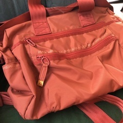 ツインのオレンジのバッグ（小旅行用）の画像