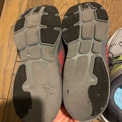 スニーカー　サイズ27.0(左)と27.5(右)の2足セットの画像