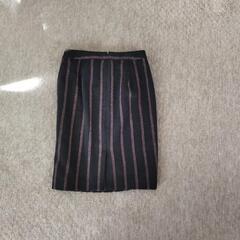 ロペピ　黒にストライプ　タイトスカートの画像