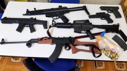 オブジェ 飾って下さい　ジャンク品　拳銃/ライフル ６丁 オマケつき