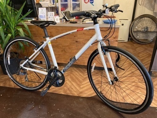【タイヤ新品！】21段変速　700×28c クロスバイク　ホワイト