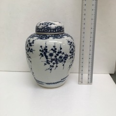 龍泉堂 中国風 呉須白梅 飾り壺（箱あり）