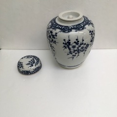 龍泉堂 中国風 呉須白梅 飾り壺（箱あり）の画像