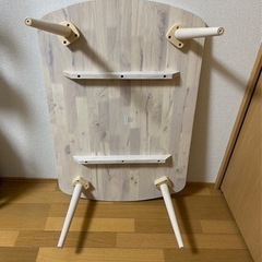 木製テーブルの画像