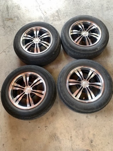 ハイエース200に履いてました。