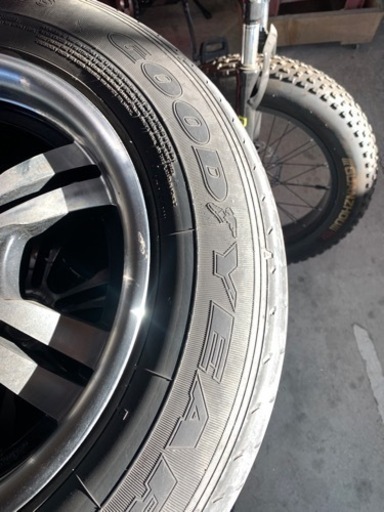 ハイエース200に履いてました。