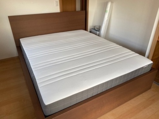 福岡市内配達無料　クイーンベッドマットレス フレームセット　IKEA