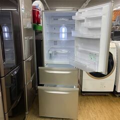 地域限定送料無料　美品【 Panasonic 】パナソニック 315L 3ドア 冷蔵庫 エコナビ搭載 スリム設計で手が届く低めタイプ NR-C32FMの画像