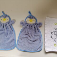 ハンドタオル　ペンギン：２枚　羊：１枚