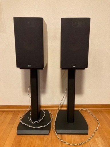 B&W 685 スピーカー ペア、スタンド、コード付き
