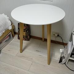 ダイニングテーブル　白の画像