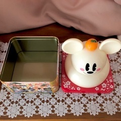 ディズニーお正月グッズ　鏡餅型お菓子缶の画像
