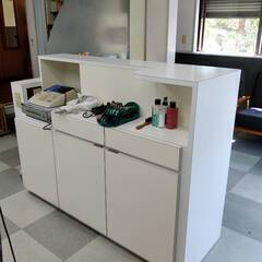 レジカウンター化粧棚の画像