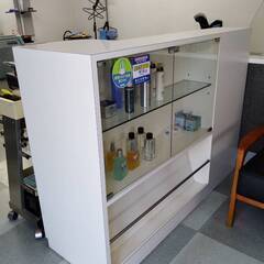 レジカウンター化粧棚の画像