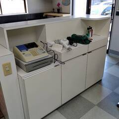 レジカウンター化粧棚の画像