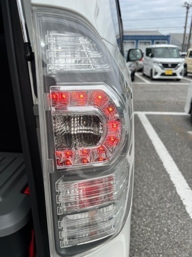 70後期型　ヴォクシーテールランプ　右　球切れなし