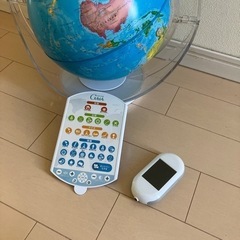 光る地球儀の画像
