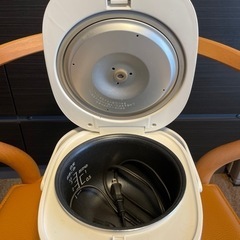 炊飯器　白の画像