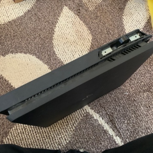 PS4本体のみ。コントローラー無し