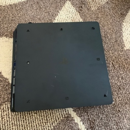 PS4本体のみ。コントローラー無し