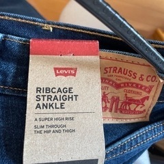 Levi’s ジーンズ　新品　ストレート　レディースの画像