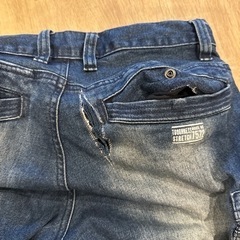 作業着の穴　破れなど補修していただきたいです。