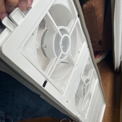 ヒモタイプの換気、排気、同時給排ができる窓に取り付け型の換気扇の画像