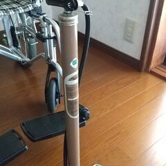 車椅子（介助用）空気入れ付きの画像