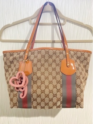 グッチ　シェリーライン GG柄 キャンバス　トートバッグ　チャーム付き♪