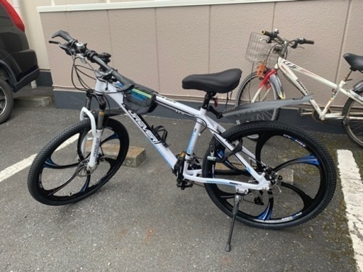 中国から真新しいマウンテンバイク(少し壊れている)