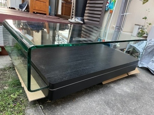 ガラステーブル