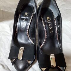 美品　DIANA黒リボン付きパンプス