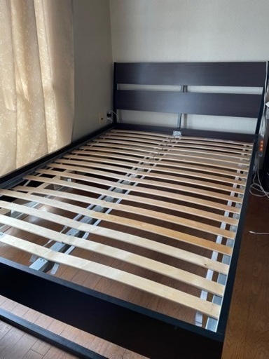 IKEA　ダブルベッド(ベッドフレーム）TRYSIL