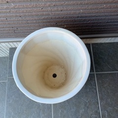 陶器　白　おしゃれ　植木鉢　大きめ　傘立てにも⁈の画像