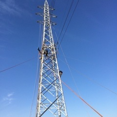 未経験歓迎　送電線工事　高所作業になります！日額12000〜資格取得支援制度　社員寮有　車　バイク通勤○ 年齢　学歴不問の画像