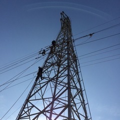 未経験歓迎　送電線工事　高所作業になります！日額12000〜資格取得支援制度　社員寮有　車　バイク通勤○ 年齢　学歴不問の画像
