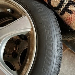 ホイール付きスタッドレスタイヤの画像