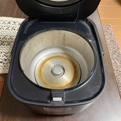 アイリスオーヤマ　炊飯器(3合炊き)の画像