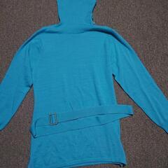 『値下げしました！』綺麗な色のセーターです。