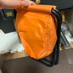 折りたたみ椅子の画像