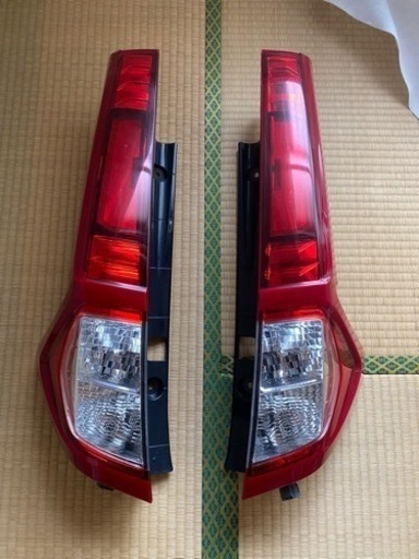 TOYOTA純正 ルーミー　左右テールレンズ