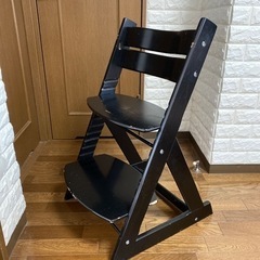 ベビー、キッズチェア（高さ調整可能）の画像