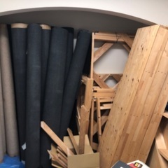 舞台用のマット、木材、机（舞台の小道具）×2