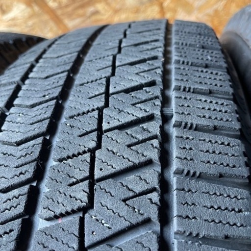 バリ山　BRIDGESTONE ブリヂストン　ブリジストン　VRX2 215/65R16 スタッドレス タイヤ　2019年製　16イン