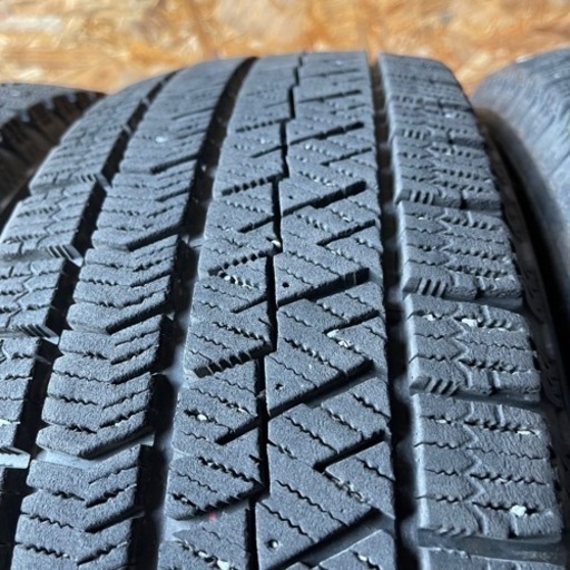 バリ山　BRIDGESTONE ブリヂストン　ブリジストン　VRX2 175/65R15 スタッドレス タイヤ　2017年製　15イン
