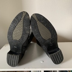 黒ロングブーツの画像