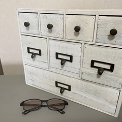 アンティーク卓上引き出しの画像