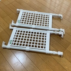 お譲り先決まりました【0円】突っ張り棚2つセット52〜74cmの画像