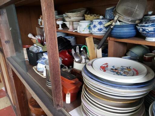 【一時受け付け停止】古い食器等　空き家となった家の整理　いくらでも。