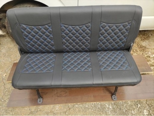 ハイエース　セカンドシート